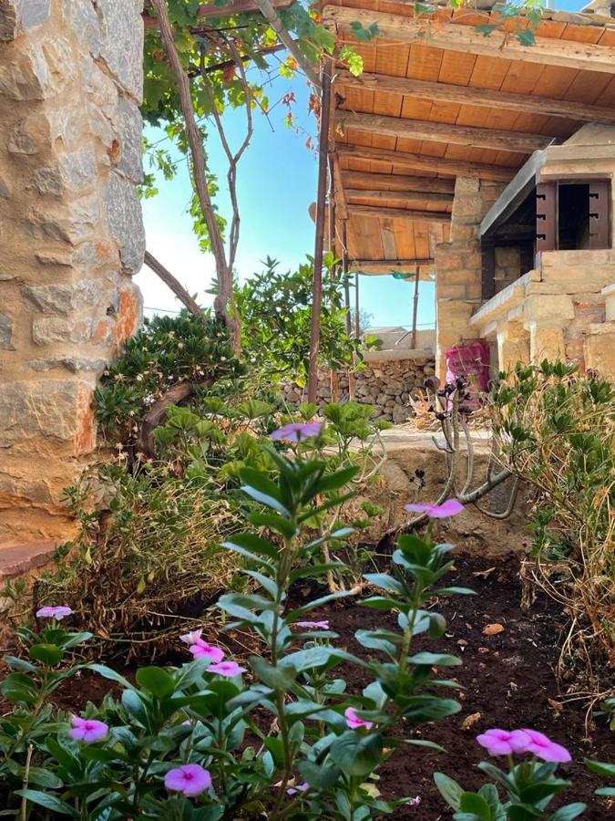 Find Your Peace In A Traditional Country House!! Lagia Buitenkant foto